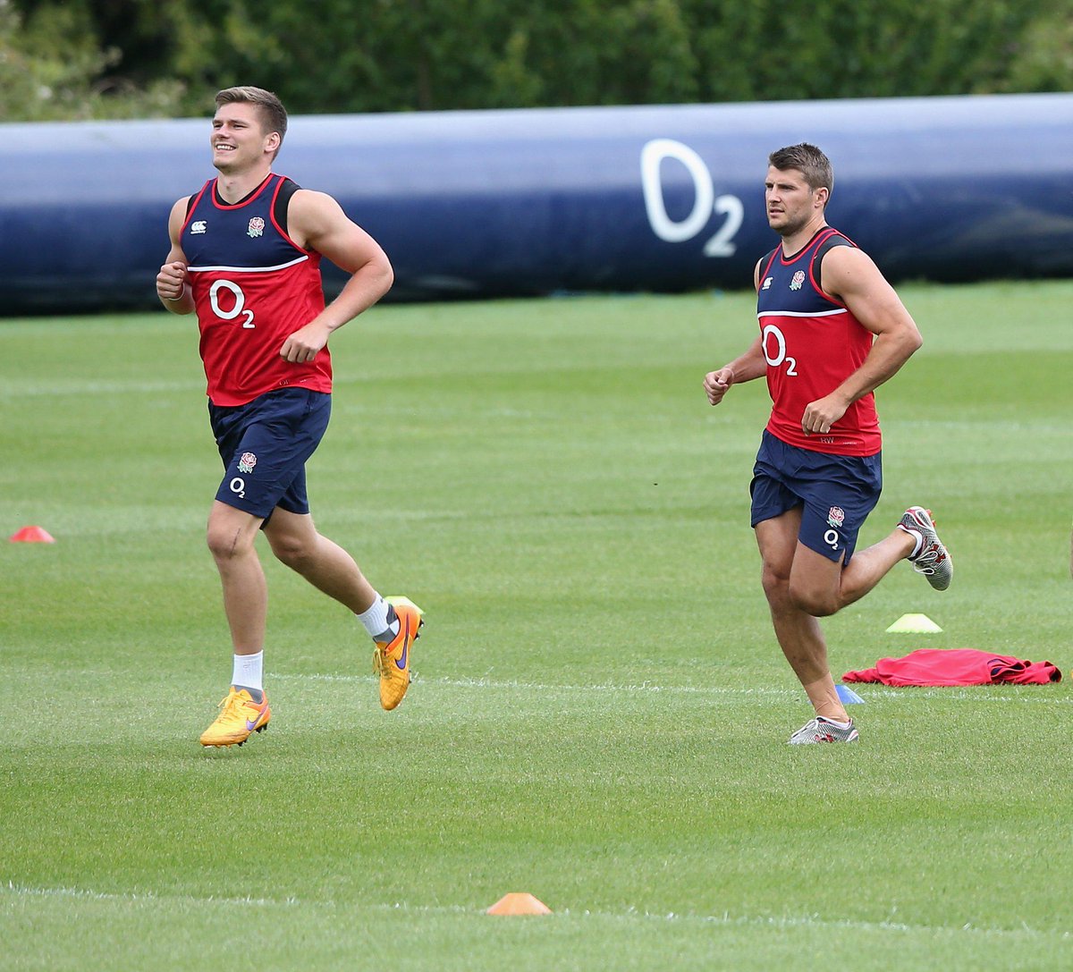 Saracens's tweet photo. Half-back pair @owen_faz &amp; @rwiggy9 put in the hard yards during today's @EnglandRugby session http://t.co/36Em3S38RI