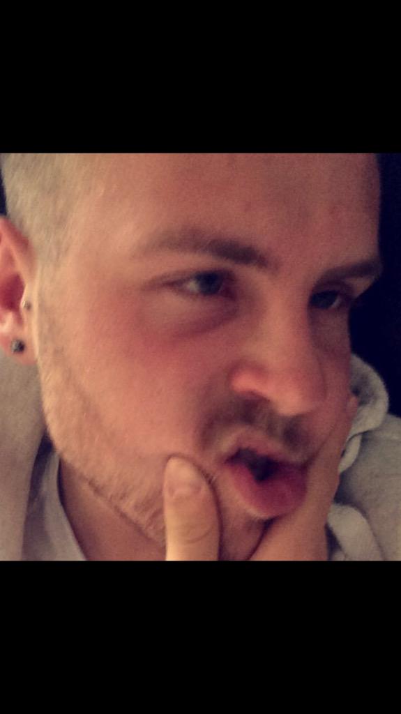 FIFAUTPackRules's tweet image. When someone scores a screamer against you and your boy has to keep your chin up