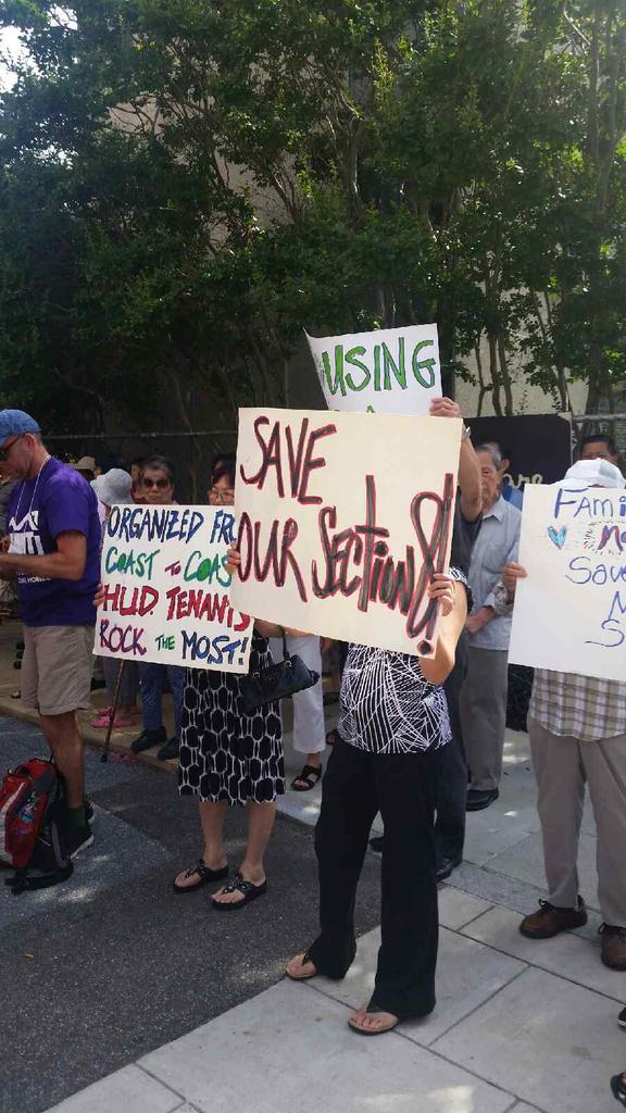 TheCoalition_DC's tweet photo. .@sglaude1 MCs MuseumSquare rally,save 302 homes #tenantrights #TOPA #HANDAM2015 http://t.co/WRndStUGUK