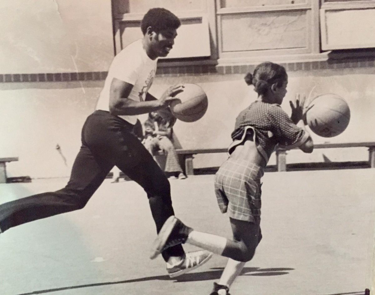 SFGGothamClub's tweet photo. RT @peterhartlaub None deserved a parade more than Al Attles. I tribute the @warriors great http://t.co/1eKsfWoSwX… http://t.co/9r5Kf7zDfZ