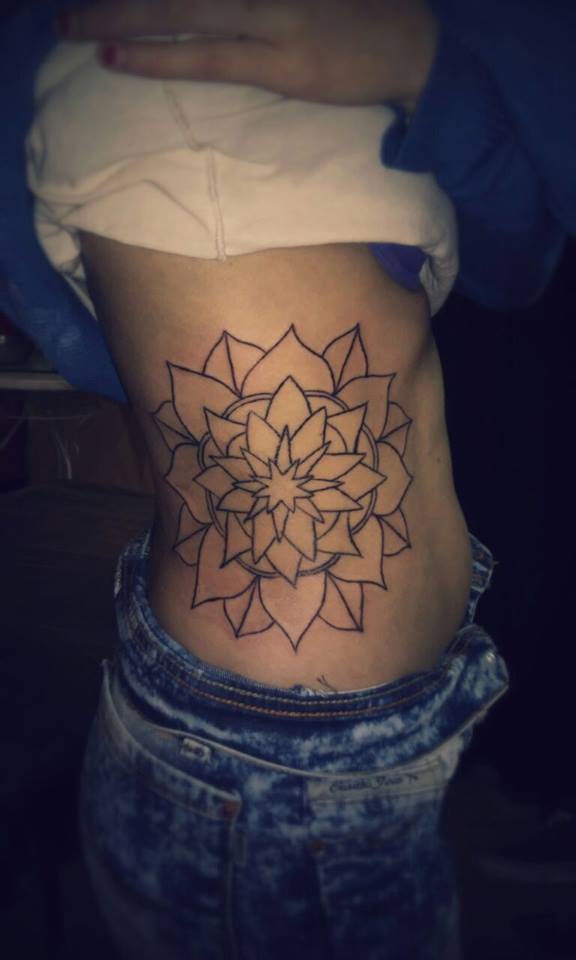 CataMaqueira's tweet photo. Mandala en proceso!!β‘β‘β‘ #Tattuu #Autoregalo http://t.co/tItXoEFd3j