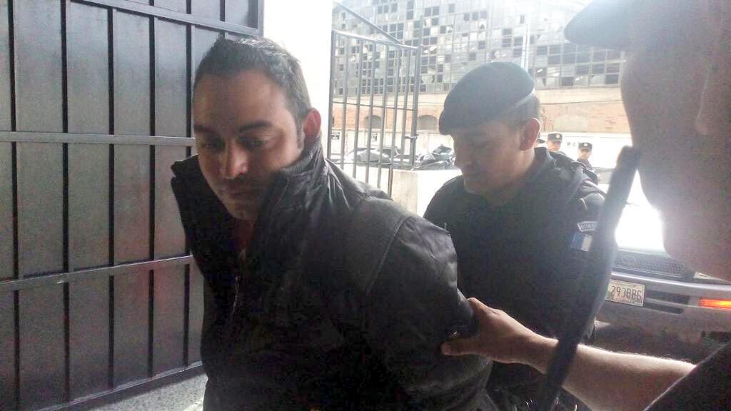 sonora969's tweet photo. Fredy Aroldo García Sical, capturado al estar señalado de participar en desvio de Q52millones. Inf. @juanVictorCas1 http://t.co/tRL90nM45C