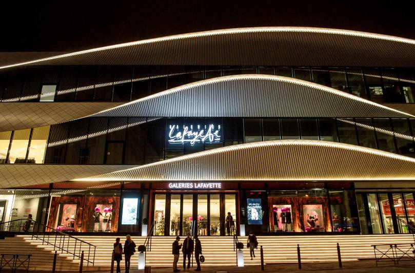 Le @CentreBourse distingué du <a href="/PrixVersailles/">Prix Versailles</a> pour son #architecture sur madeinmarseille.net/4498-centre-bo… #Marseille