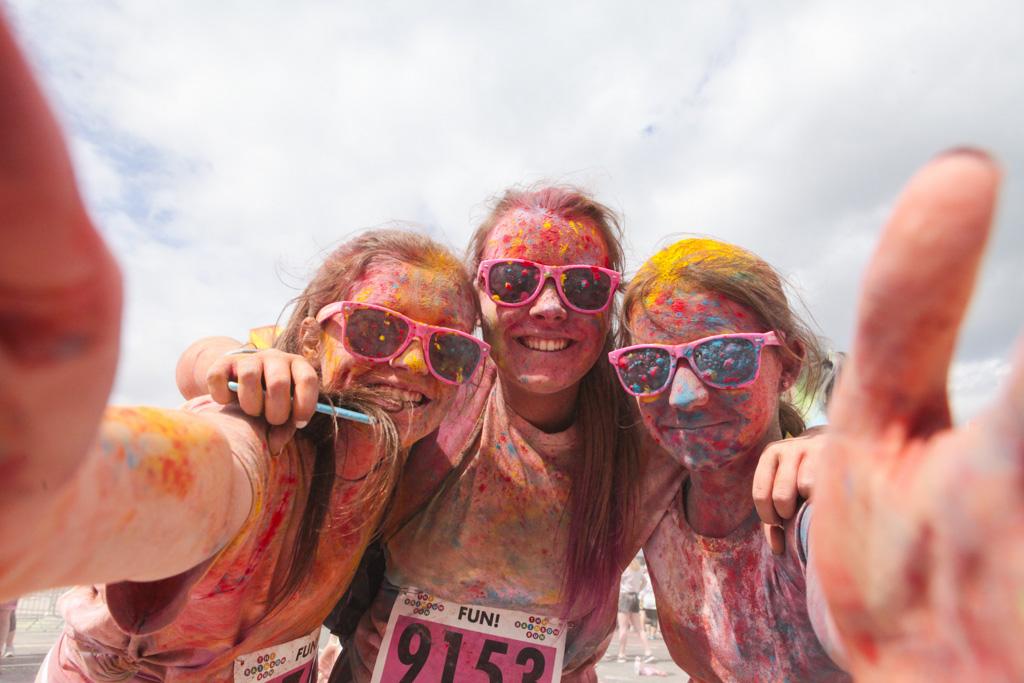 RoryCoomeyPhoto's tweet photo. There is covered and there is completely covered.1 of @TheRainbow_Run colourful moments #rainbowrun @EventFuelDublin http://t.co/Q5cXaEMqaS