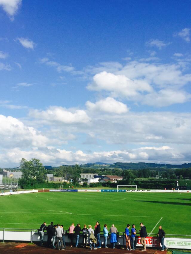 TSV1860's tweet photo. Der Himmel #weissblau. Perfektes #Fußballwetter in #Kottern. Anpfiff ist um 18.30 Uhr. Kommt's vorbei. #tsv1860 http://t.co/MMjWZ8ze1Q