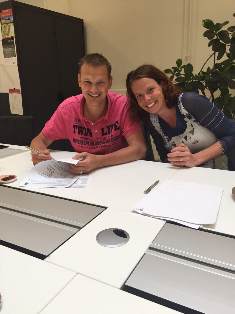 demakelaarborne's tweet photo. Fantastisch Remco&Ellen gefeliciteerd #VERKOCHTov van jullie woonhuis #bongerd15borne #bornschematen binnen 10 dagen http://t.co/31672b2UeN