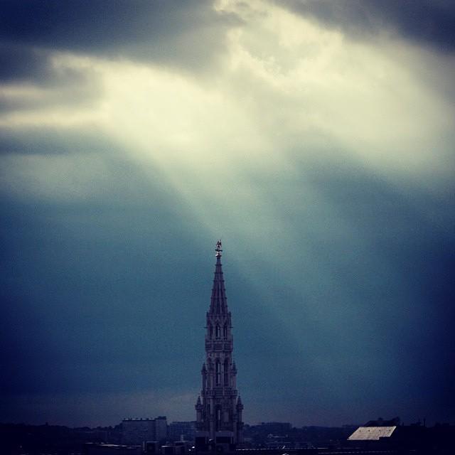 With this stunning shot we wish you a great evening! visitbrussels.be/bitc/front/hom… #Brussels pic by @Hassan_twit