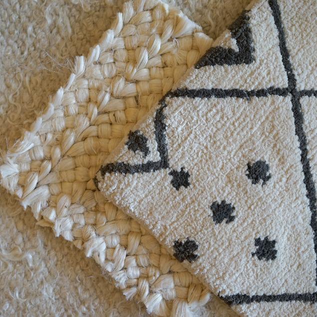 SaccoCarpet's tweet photo. It's only Tuesday, yet these samples are making us want to get up and head to the Hamptons. #Summer #Vacation http://t.co/vAurihyByi