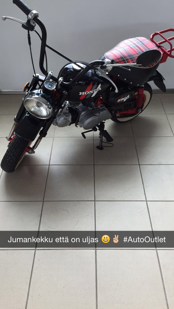 urheilucast's tweet photo. Kävin katsomassa, miltä menestys näyttää vaikealla alalla. Vaikea varmaan arvata, mihin näistä riitti. #AutoOutlet http://t.co/rn0ZDLcza1