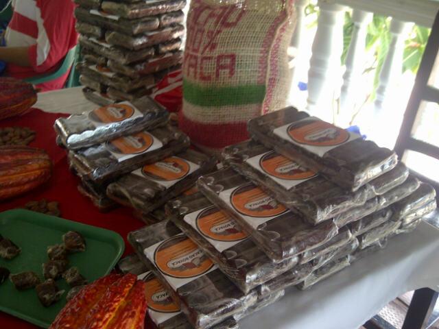 tarikdev's tweet photo. La Cooperacíon Canadiense mejora la calidad de cacao Colombiano para la exportacíon @CCA_Intl  http://t.co/BvmZ3d1Psh http://t.co/AAmpk01KF3