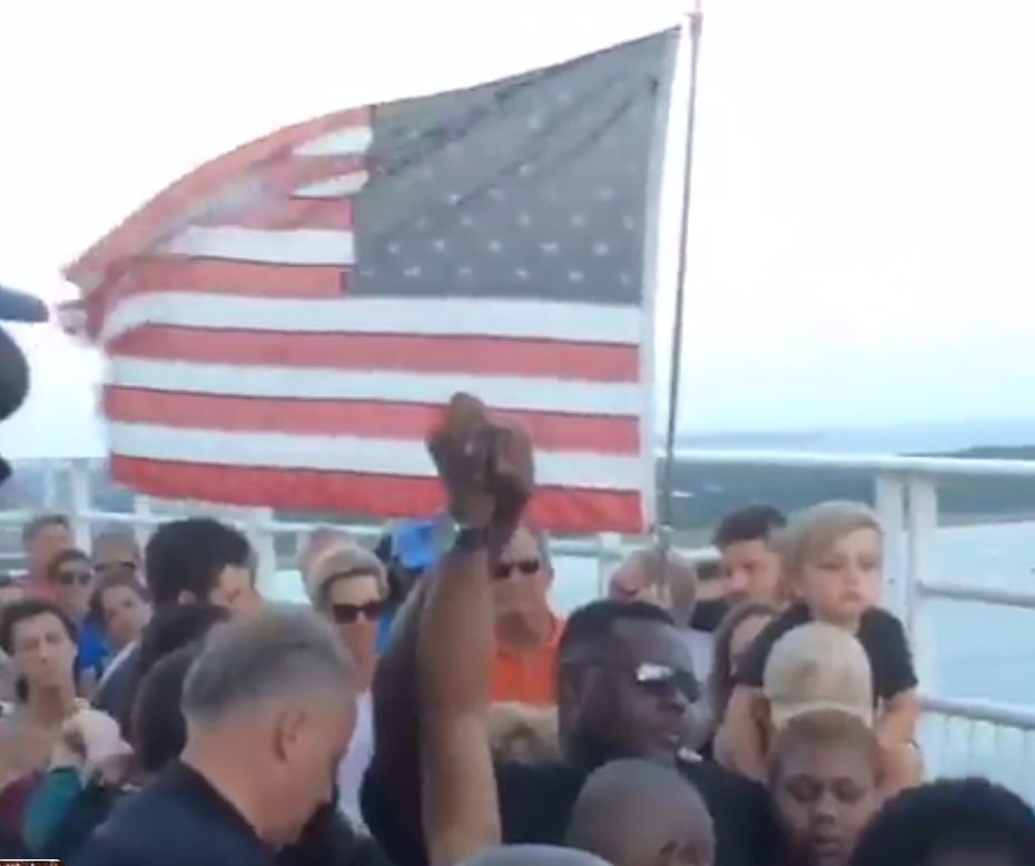 tarafdavis's tweet image. Praise God for His Son Jesus! He teaches Forgiveness, Mercy, Love, Peace and Amazing Grace~ #CharlestonUnityChain