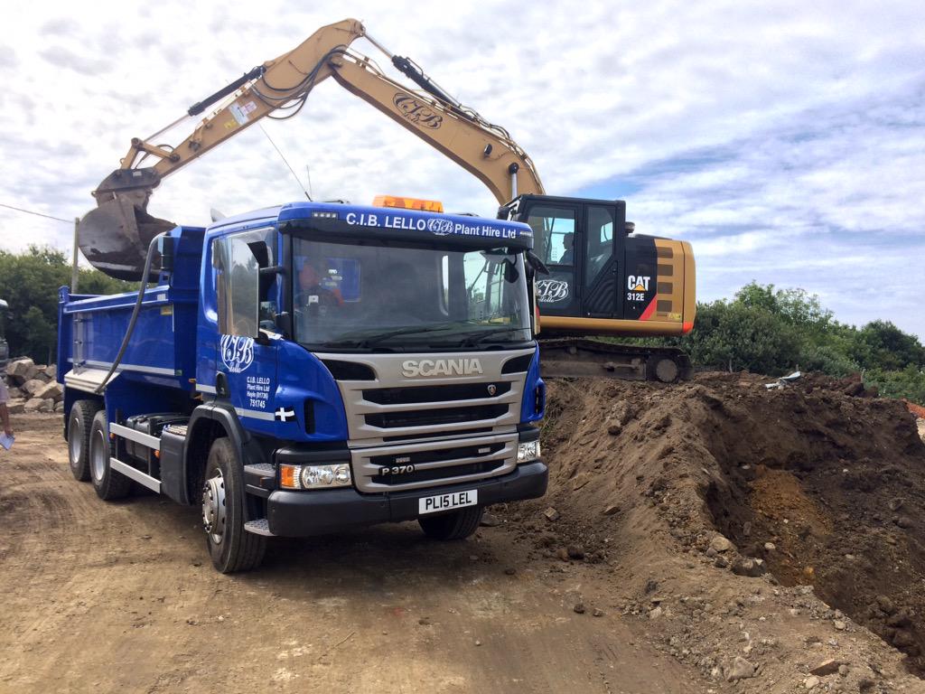 CIBLELLO's tweet photo. The nice shiny new wagon coming out to play today! @ScaniaUK @FinningNews @Bev_Finning #scania #cat #ciblello http://t.co/b1Gynv6hKf