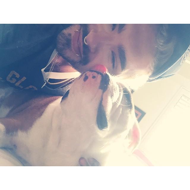 tokiohotel's tweet photo. morning kiss #palmsprings #mornings #writingtrip #novel #soon 😝 http://t.co/zCfHP97IFQ http://t.co/mxm4dcP98Y