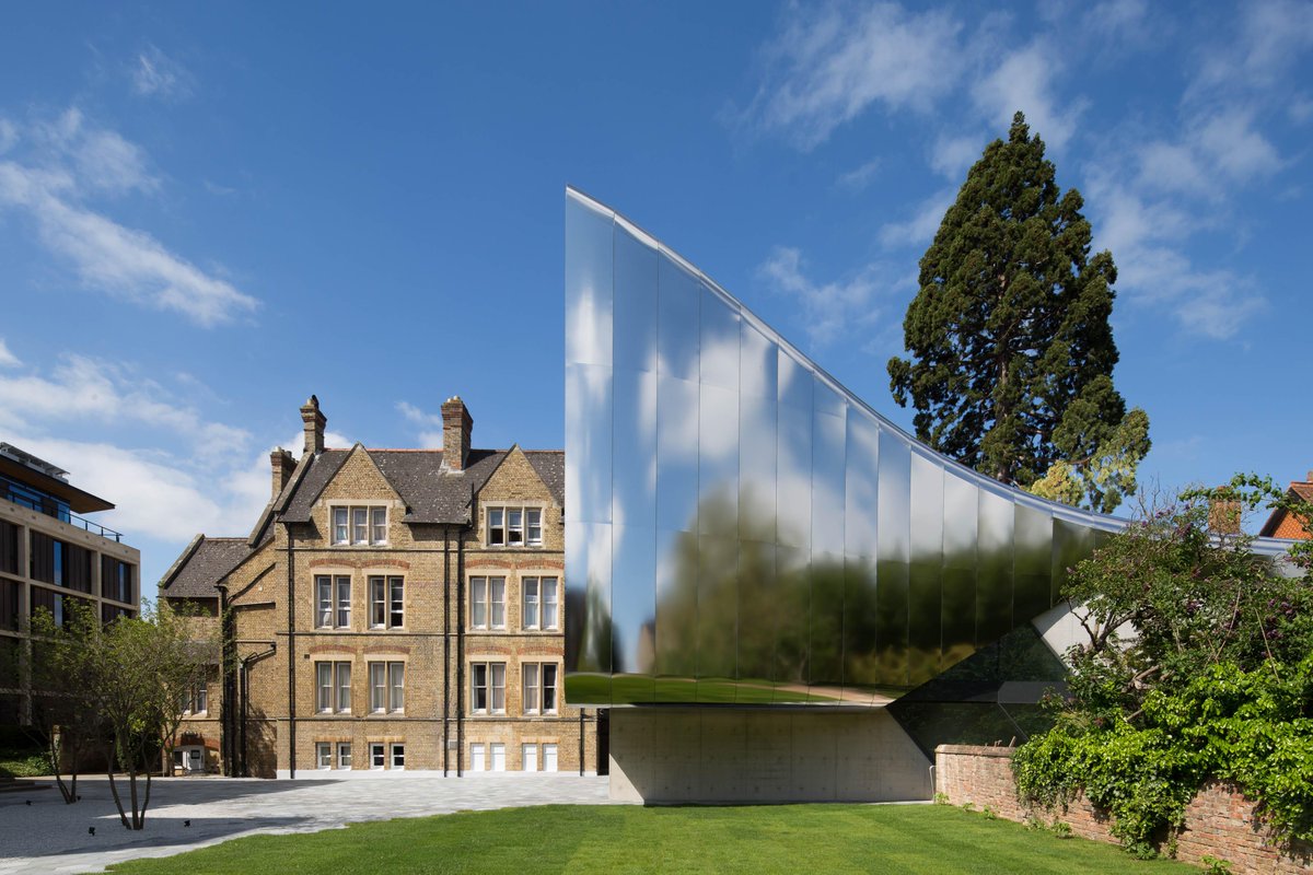PhaidonAtlas's tweet photo. The Investcorp Building for Oxford University’s Middle East Centre by Zaha Hadid  @ZHA_News http://t.co/cTw7hwLgio http://t.co/yt4mODr0r2