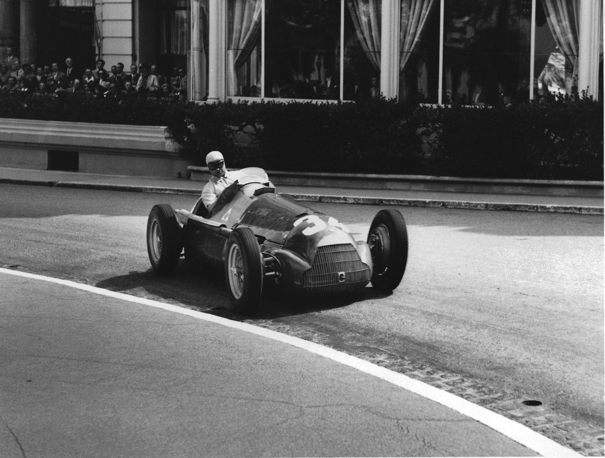 Motor_Sport's tweet image. It would have been Fangio's birthday today. This is his first, he said lucky, win: bit.ly/1Fz1CSd