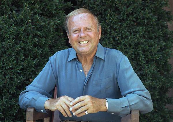 NBCNews's tweet image. Dick Van Patten, star of &apos;Eight is Enough,&apos; dies at 86 nbcnews.to/1GmEBUi