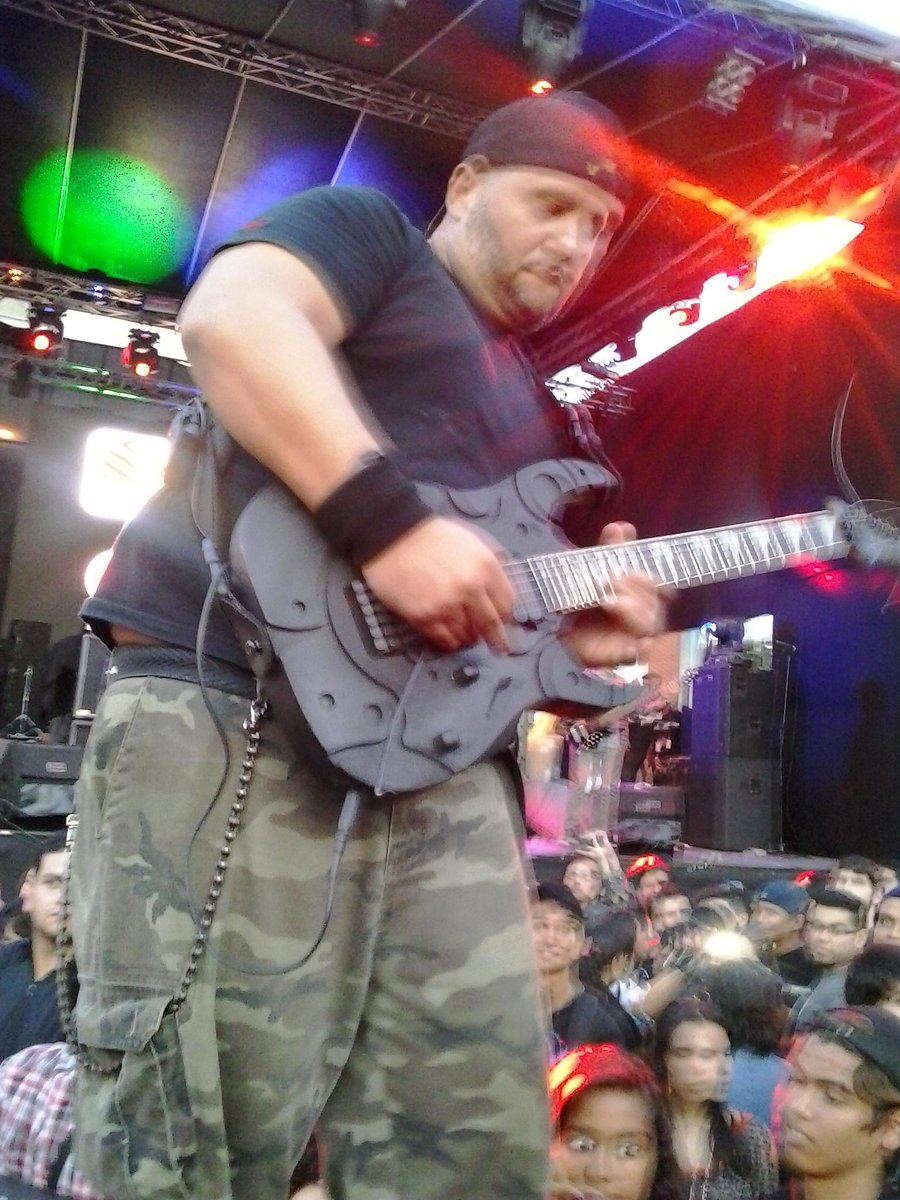 iohmm's tweet photo. Sabado en #SibeliusFest2015 Oswaldo "Maracucho" Contramaestre, un mounstro en la guitarra, fue el ganador sentimental http://t.co/T3RVlZODaO