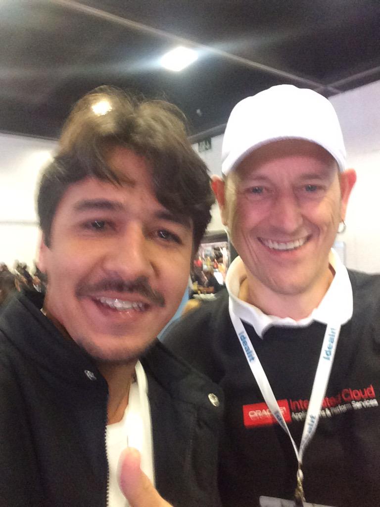 bluesprogrammer's tweet image. @hansolo_  thanks for the photo and the autograph in my book of #JavaFX8 @JavaOneBrasil #20yearsOfJava