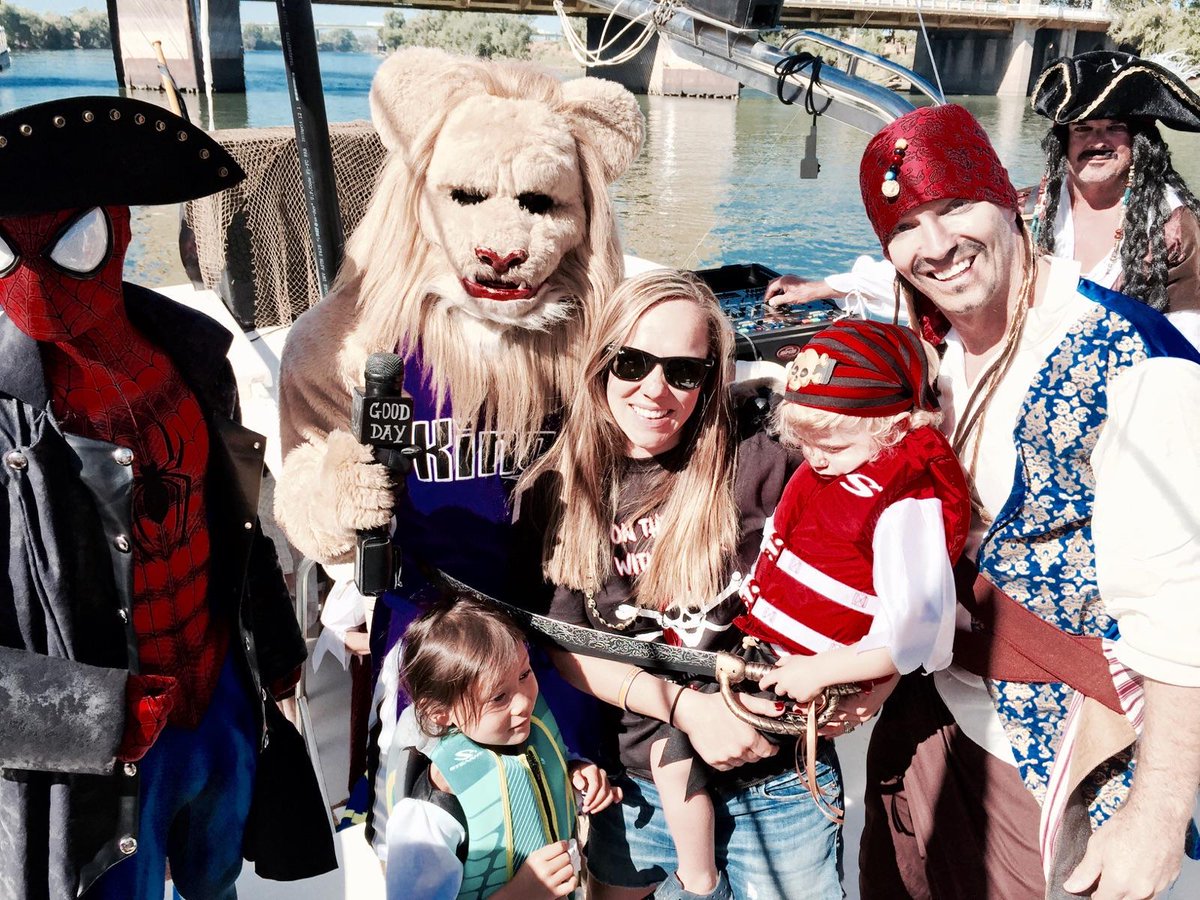 GoodDaySac's tweet image. #wishfortreasure
Hundreds help Caleb live out his wish of being a pirate for the day! 
bit.ly/1LjuCos