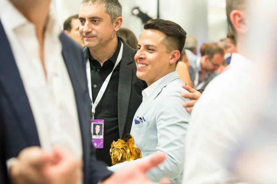LeoBurnettMX's tweet photo. Hugo Muñoz - Director Creativo, ganador de un Grand Prix por #IntimateWords. 
#LeoCannes #CannesLions http://t.co/am1YwHzVW7