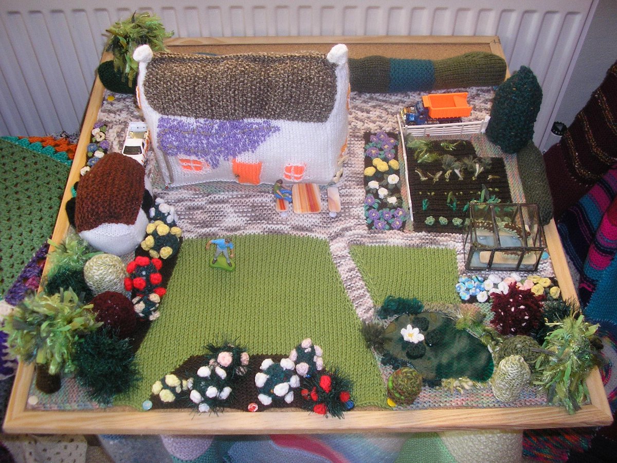 TavistockEdge's tweet photo. Watch out for these and more knitted gems on display in town @TavistockEdge next month! http://t.co/dWFmJVLuN1