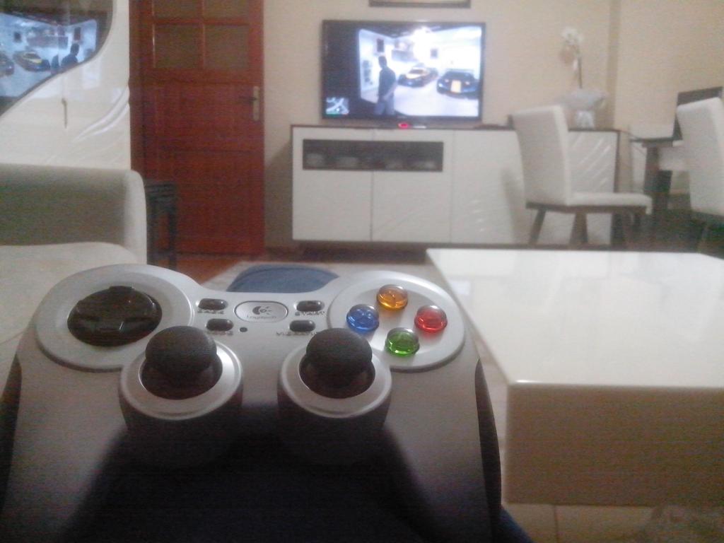 marqybaba's tweet photo. Bizde de ortam bu yani ne yapalım ... #GTAV #logitechF710 http://t.co/LZHu2Ty4xv