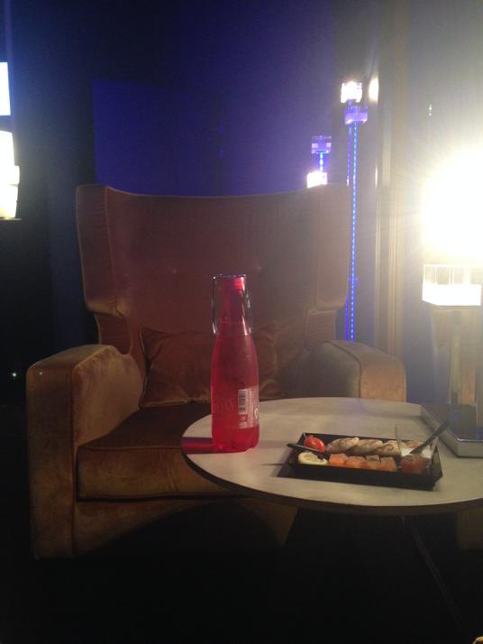 bullesdeculture's tweet photo. Confortablement installé en #SalonFirst @EuropaCorpCINE avant la projection de #ALoveYou http://t.co/iYtAhdndDL