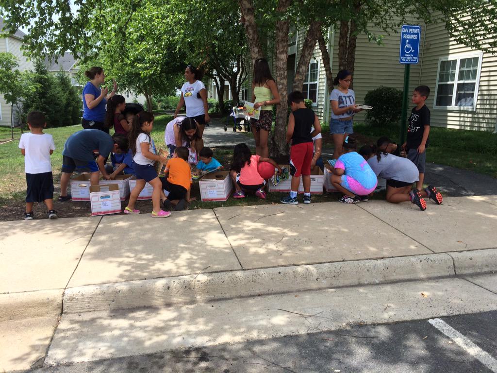 tolbert2nd's tweet photo. Books on Wheels! #theycheered #summerreading #TolbertKidsRock #lcps15 @elainelayman @1library_ninja @lovearts2 http://t.co/a84GVFGt6h