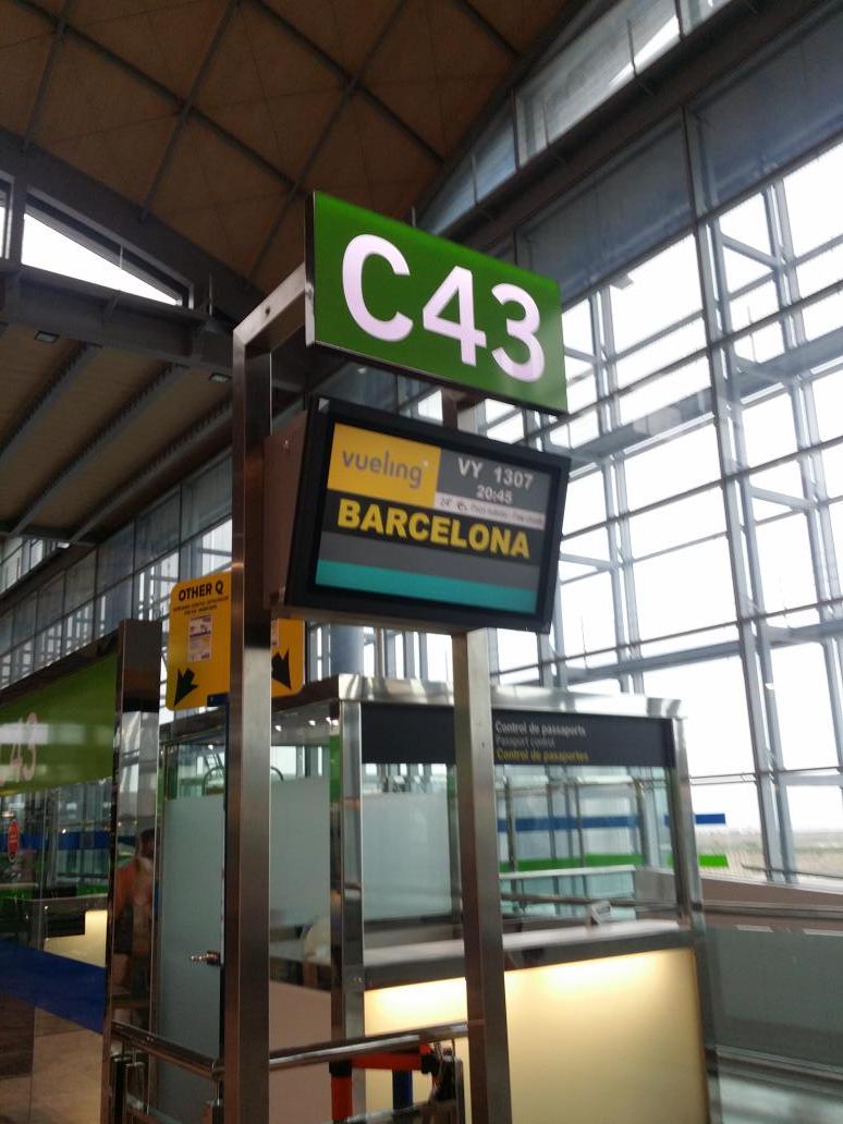 BrokenMindsHard's tweet photo. Camino a Barcelona! Nos vemos esta noche en @ELEVEN_ap7 http://t.co/ITOLDnfywf