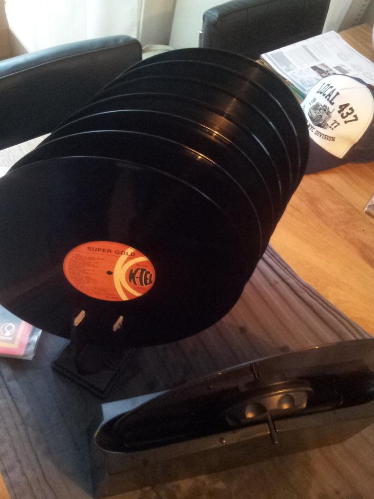 RadioSompop's tweet photo. @TX10emmie platen worden gewassen.....we gaan er voor...born 2 be wild zit er tussen http://t.co/560GKtbikK