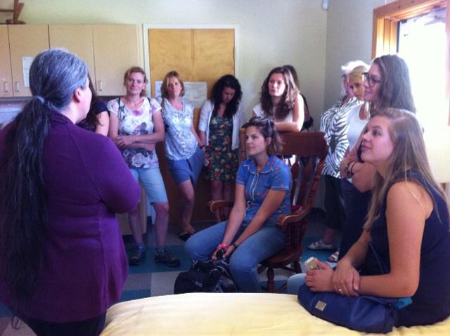 In Birthcentre for native Canadians: we were fascinated and inspired by midwive Laury #studytripOntario
