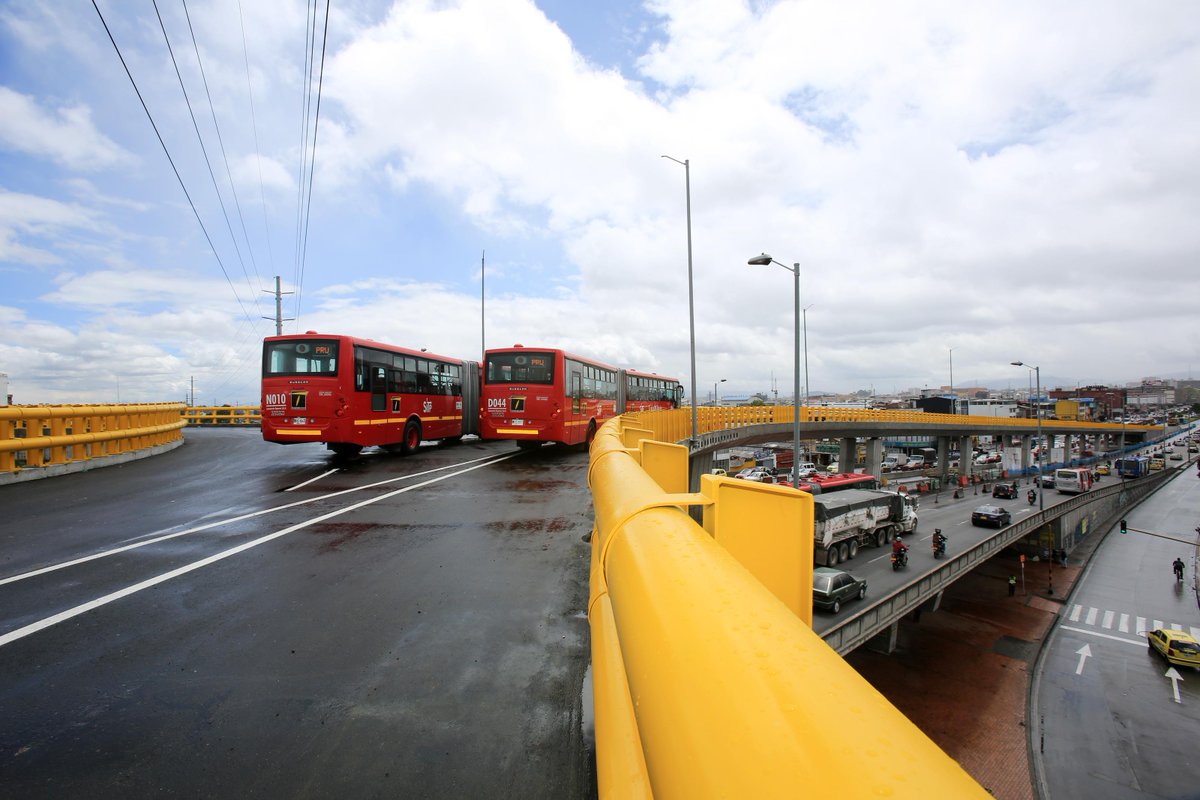ColombiaHumana_'s tweet photo. Alcalde @petrogustavo entregó megaobra del #Interconector de la Cll 6a con NQS. #BogotáHumanaCumple http://t.co/eLNFbqnxCM