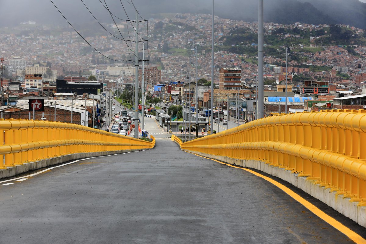ColombiaHumana_'s tweet photo. Alcalde @petrogustavo entregó megaobra del #Interconector de la Cll 6a con NQS. #BogotáHumanaCumple http://t.co/eLNFbqnxCM