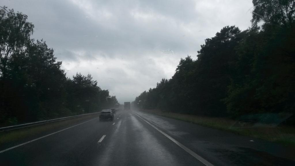 Wat een slecht weer was het op weg naar Oene! Maar de bbq-pakketten zijn opgehaald!