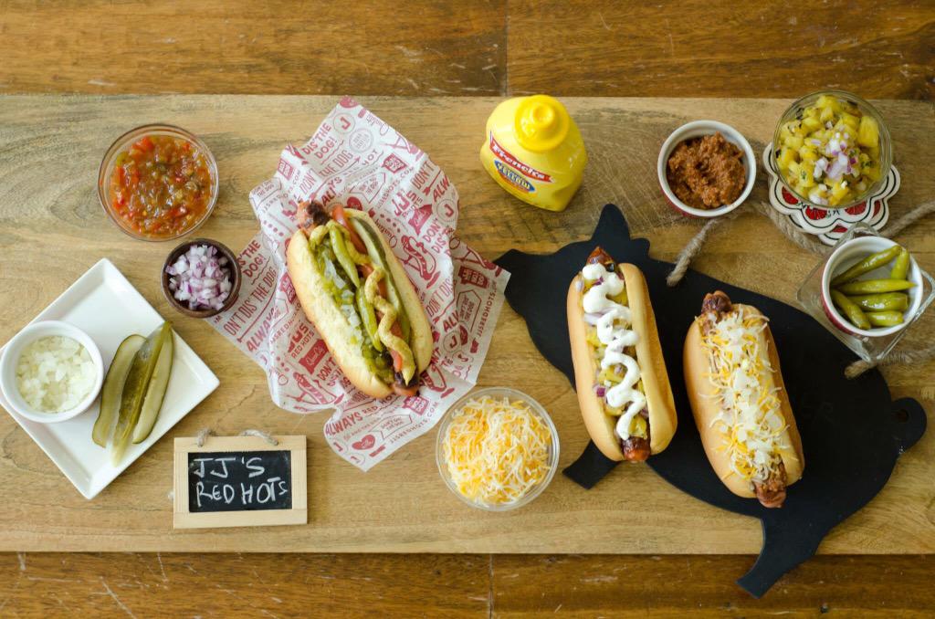 JJsRedHots's tweet photo. It's officially 3pm! All Signature Hot Dogs are $2! @exploreclt @eatworkplayclt #CLTsummer #TwoDollarTuesday http://t.co/1svLqDQZ3b