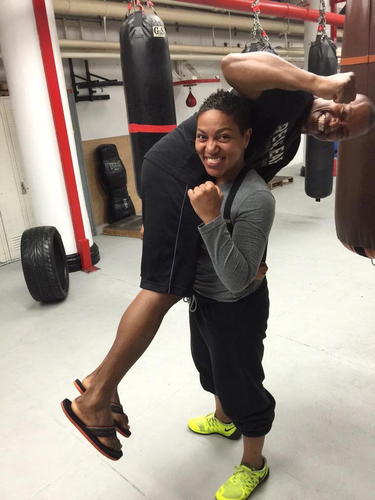 wwboxnyc's tweet photo. #Tip: #HowTo Pick Up Guys At The #Gym By #womensworldofboxing #NYC #Founder + #Boss?...With 1 Arm👊 #BuildYourStrong http://t.co/7dQMqEcoDp