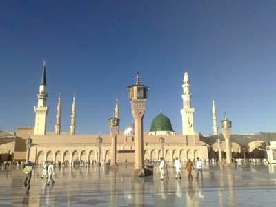 #صلوا_عليه_وسلموا_تسليما شُمُّ الجِبالِ إِذا طاوَلتَها اِنخَفَضَت 
وَالأَنجُمُ الزُهرُ ما واسَمتَها تَسِمِ