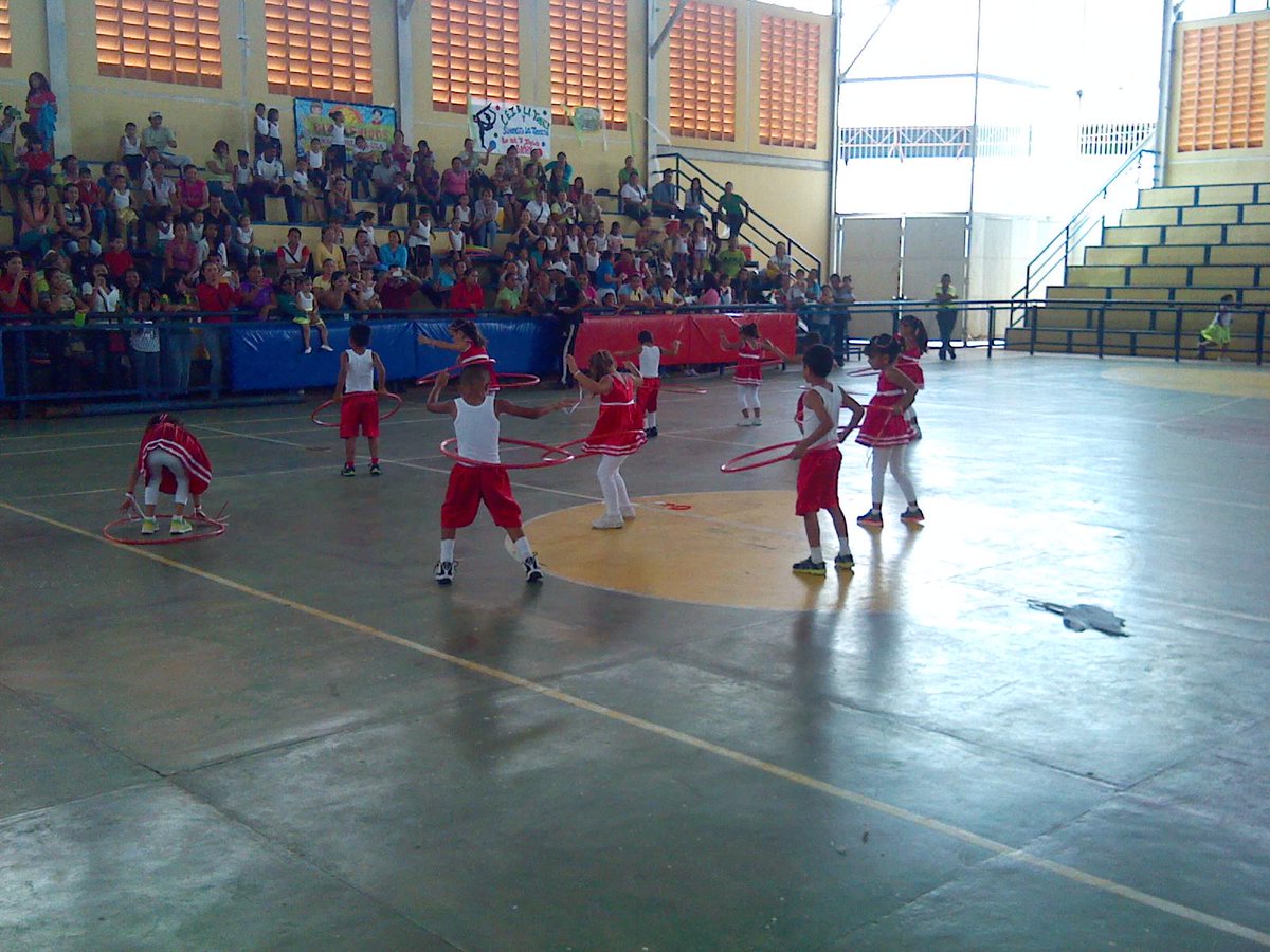 CEFIDERM1AAT's tweet photo. Revista Gimnástica Municipal, CEIB Francisca de Reimi @Sorayaachkar @HectoRodriguez http://t.co/Kq5SHlYCFo