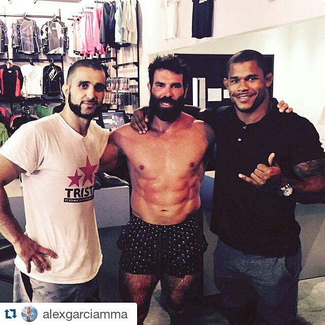 PitBuLL_1928's tweet photo. #tristargymkickboxing classes tonight at 7pm Guess who was at #tristargym today ? @Firas_Zahabi http://t.co/S9q2mPPX9d
