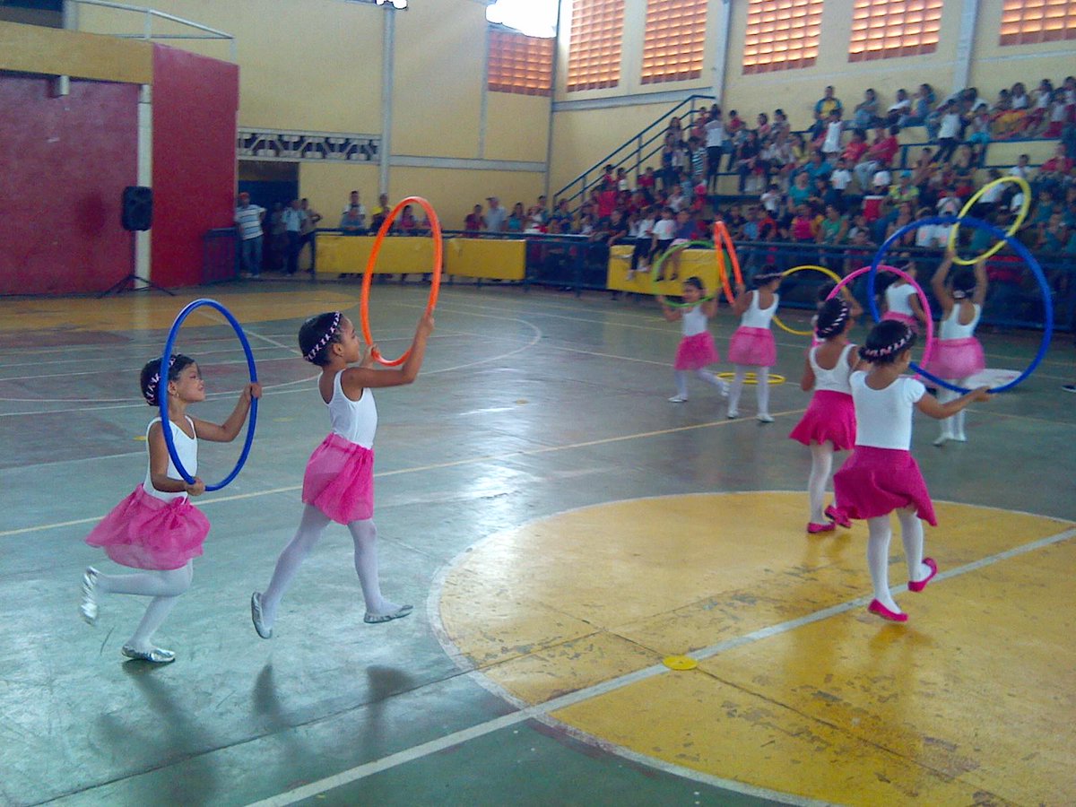 CEFIDERM1AAT's tweet photo. Revista gimnástica Municipal, CEIB Hugo Rafael Chávez Frías @Sorayaachkar @masolme @meaat01 @DEPORTEZEB http://t.co/xiPjgAvWtR
