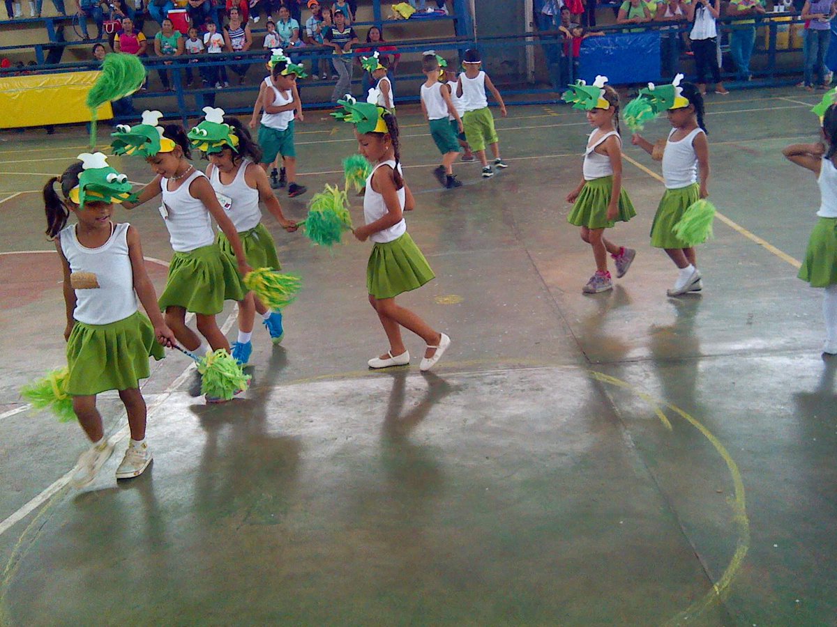 CEFIDERM1AAT's tweet photo. Revista Gimnástica Municipal, CEIB Br. Elias Cordero @Sorayaachkar @epistem3 @Mindeporte @AnibalChavezF http://t.co/z0QwSIzLYS
