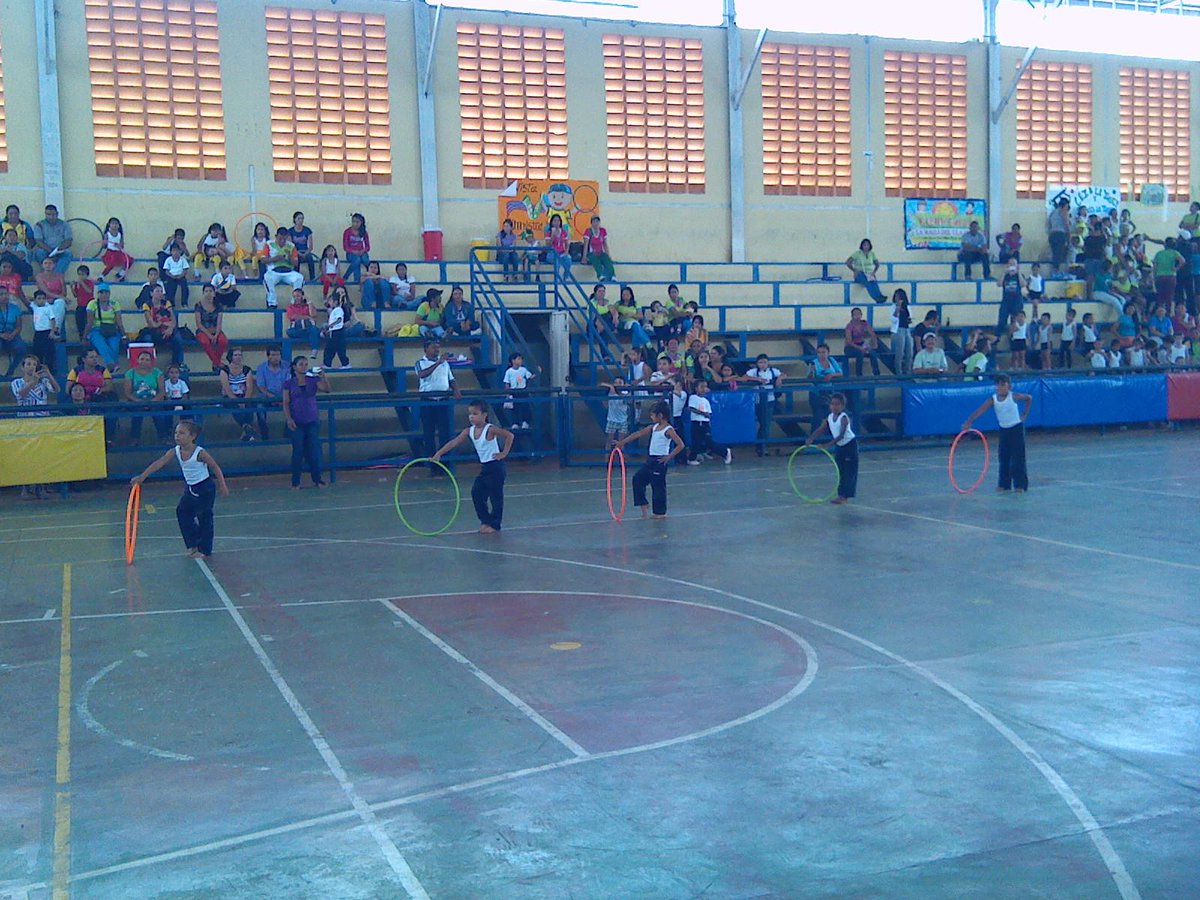 CEFIDERM1AAT's tweet photo. Revista Gimnástica Municipal, CEI Alberto Arvelo Torrealba http://t.co/jsRXk63mLc