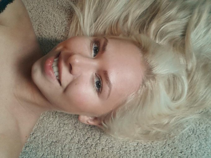 Me... http://t.co/SQSJvATacP