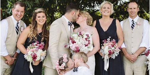 hola's tweet photo. La adorable confusión de Anderson: pensó que ella era la novia y besó al niño de los anillos http://t.co/3eBlw7j56X http://t.co/uUpe17hxeu