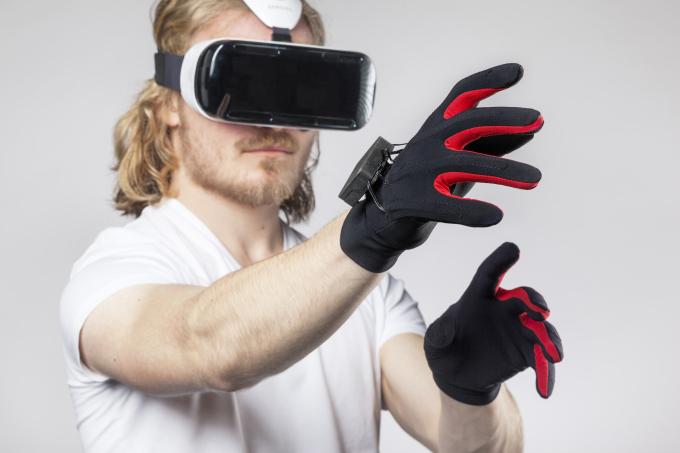 TheBestTechNews's tweet photo. Manus Machina Is Building Gaming Gloves For VR - http://t.co/IzcD6B3sKW #FOVE #SonyProject #ValveVive http://t.co/BA3LN9xtHI