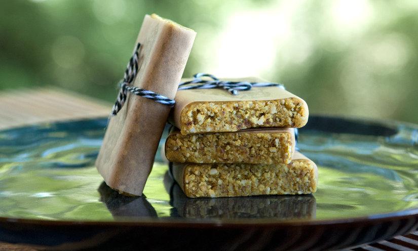mindbodygreen's tweet photo. Boost Your Day With Tropical Turmeric Protein Bites (Recipe) by @gaiaherbs http://t.co/YGEqKg8HYJ http://t.co/xWHOMnqImd