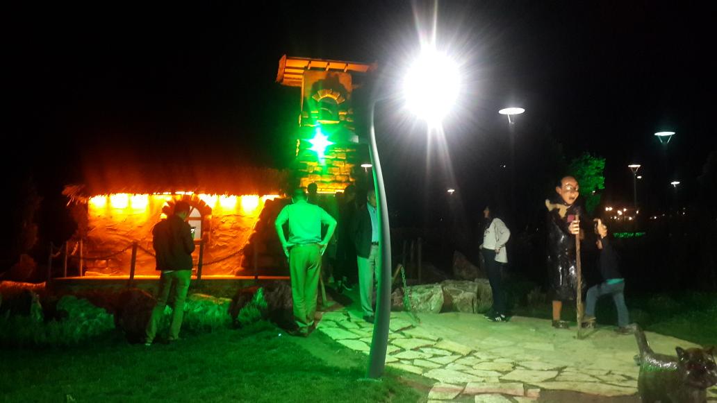 basakca06's tweet photo. Şirinköyün gece misafirleri... @06melihgokcek @arslanramazan @Onuraltay06 http://t.co/RwruBbJkFC