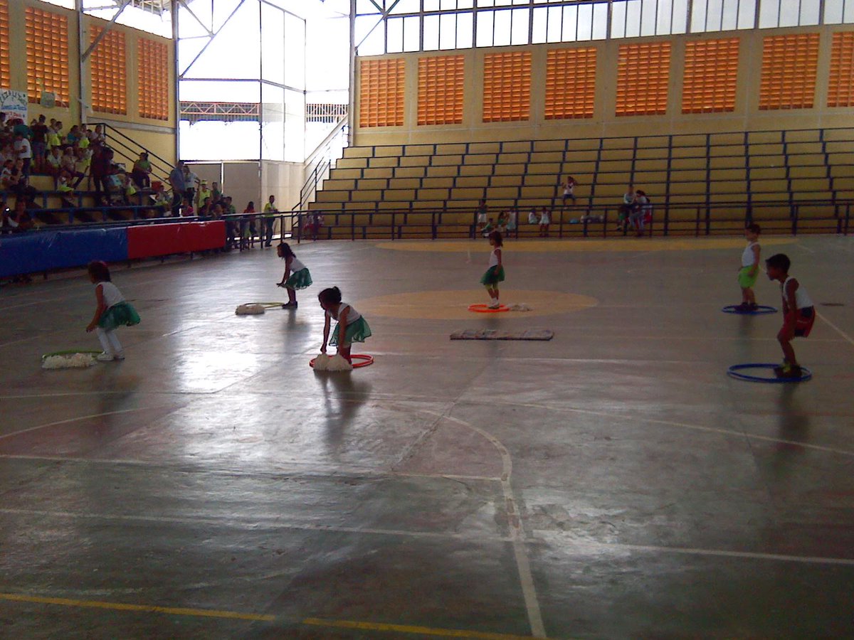 CEFIDERM1AAT's tweet photo. Revista Gimnástica Municipal, CEI La Gallera. @meaat01 http://t.co/aHAMSsJSK2