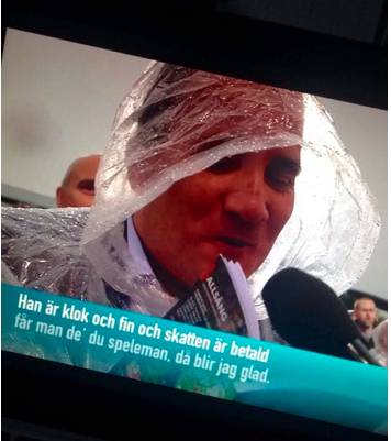 DaBagarn's tweet photo. Så jäkla klockrent! Löfven får sjunga allsång om att skatten är betald... #hasse #änglahund #allsång #sosse #löfven http://t.co/jmPcctdQxM