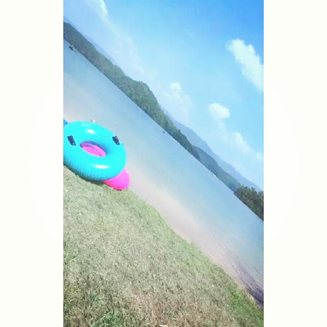 areuforrealrn's tweet photo. An entirely perfect day today #lakedays http://t.co/SeDtoZXDra